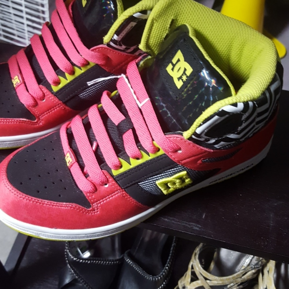 Size 7 DC Shoes